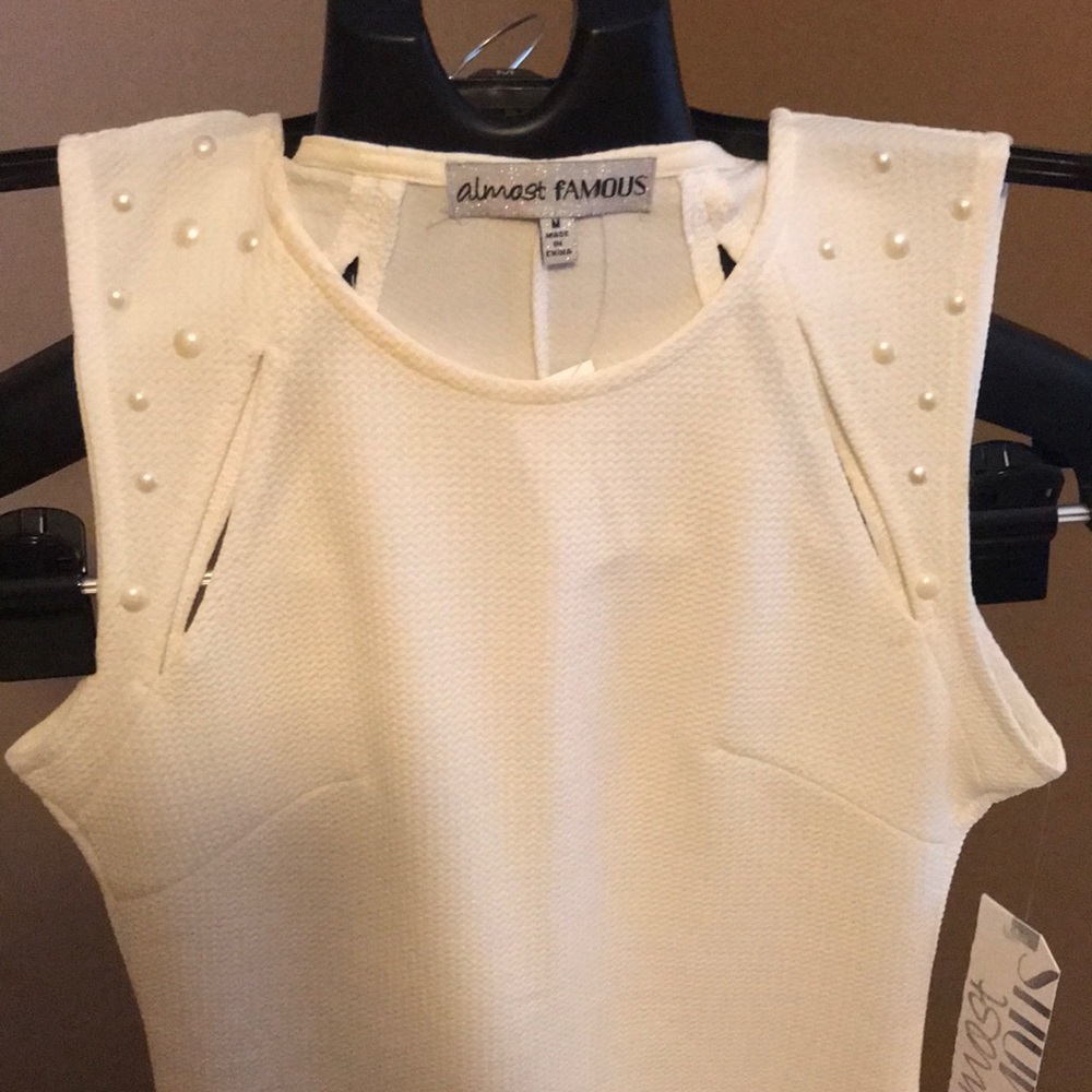 White dress with cute accents - Picture 2 of 3